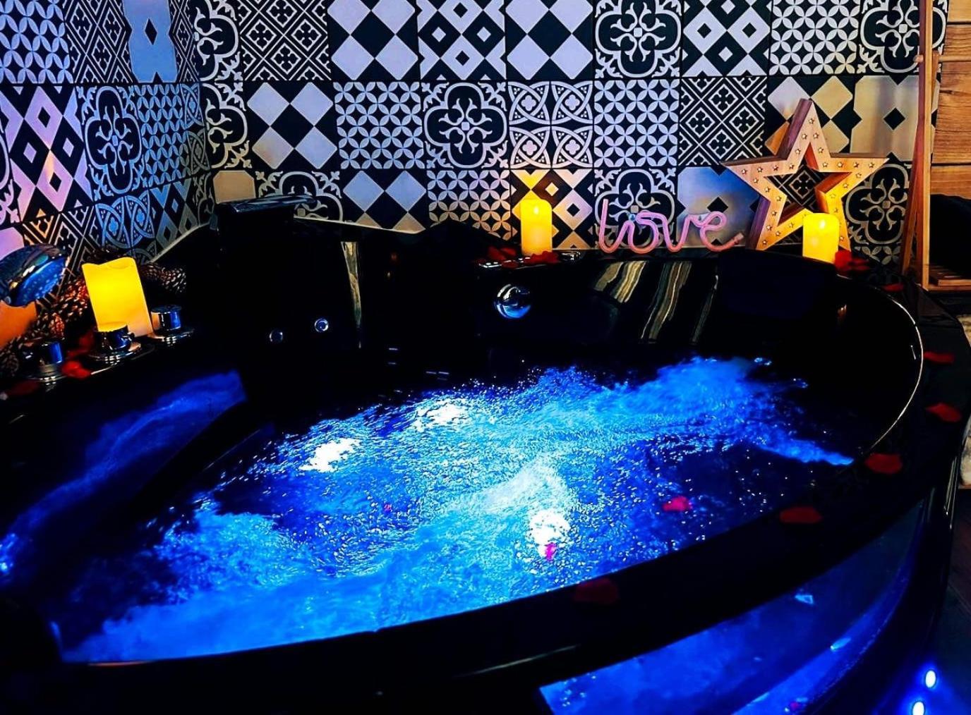 Le Chalet Romantique En Montagne, Spa, Ecran Cinema, Lit King Size, Day Use, 5Min Centre เอเวรอ ภายนอก รูปภาพ